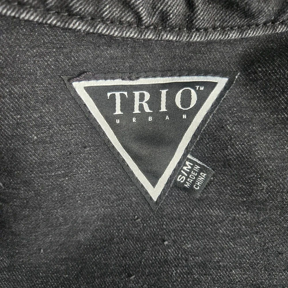 Trio Urban Black Distressed Cropped Denim Jacket Smiley Face Have a Nice Day S/M - Picture 5 of 6